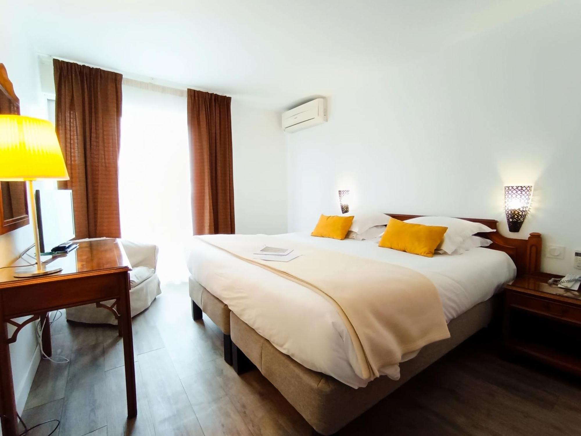 Hotel Des Tuileries Nîmes Zewnętrze zdjęcie