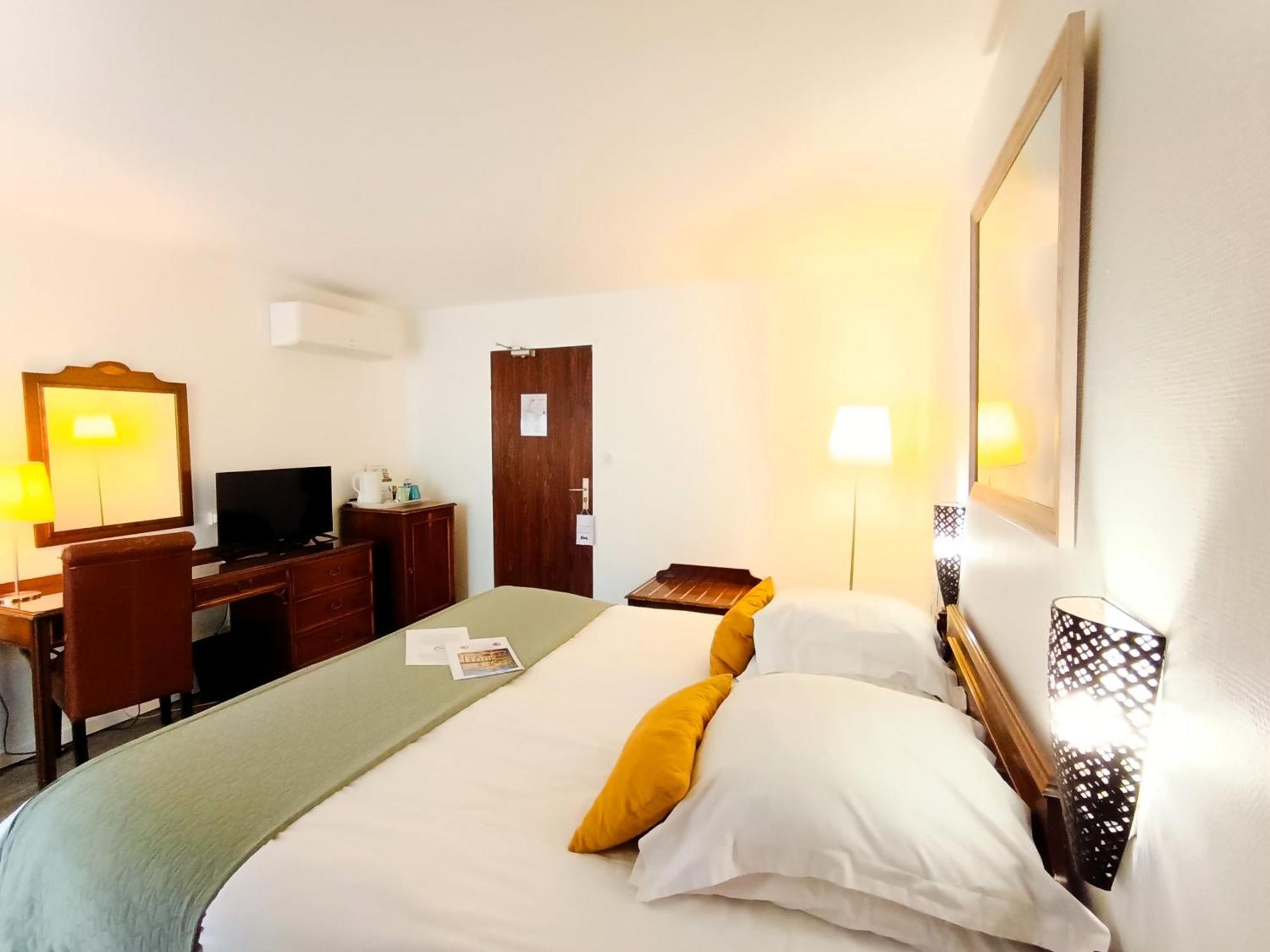 Hotel Des Tuileries Nîmes Zewnętrze zdjęcie